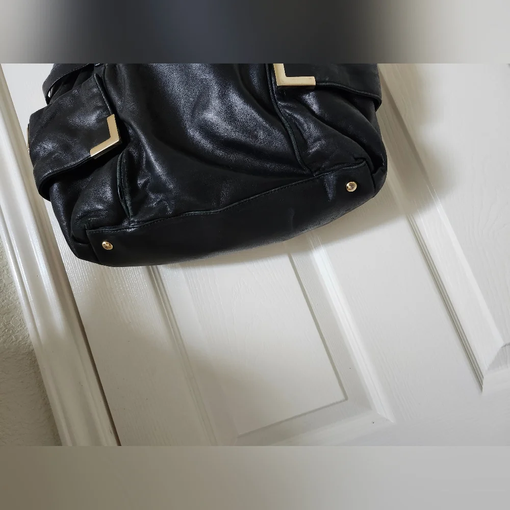 MICHAEL Michael Kors Black and Gold Shoulder Leather Bag